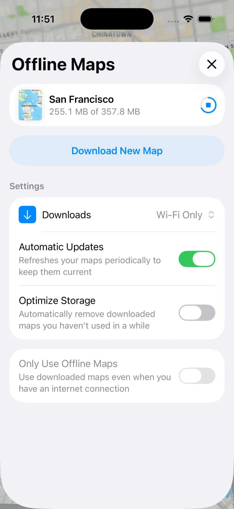 Apple Maps descargando un área sin conexión, mostrando 255,1 MB de 357,8 MB y los ajustes debajo